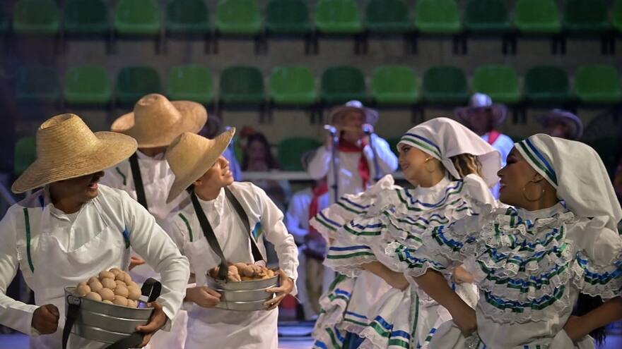 El folclor se apoderó del Festival de Danzas Especiales y de Relación