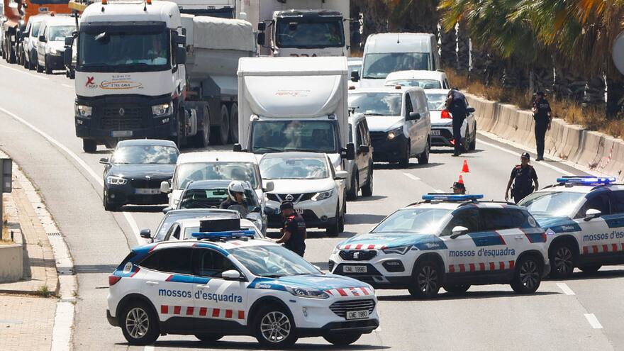 Detenido un policía por ayudar a expresidente Puigdemont tras un acto en Barcelona