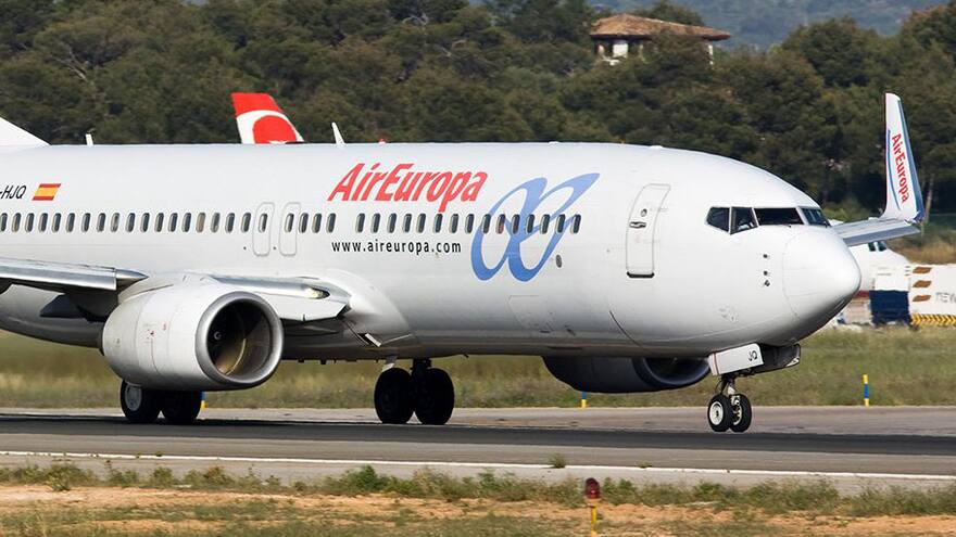Tras impacto de un rayo, avión de Air Europa regresa al aeropuerto