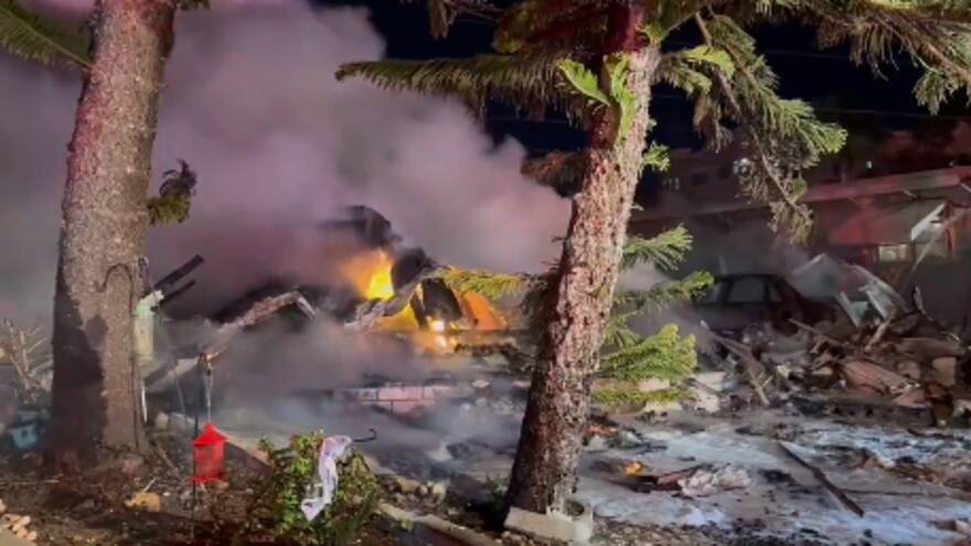 Tres muertos al estrellarse avioneta contra un parque de casas rodantes en Florida