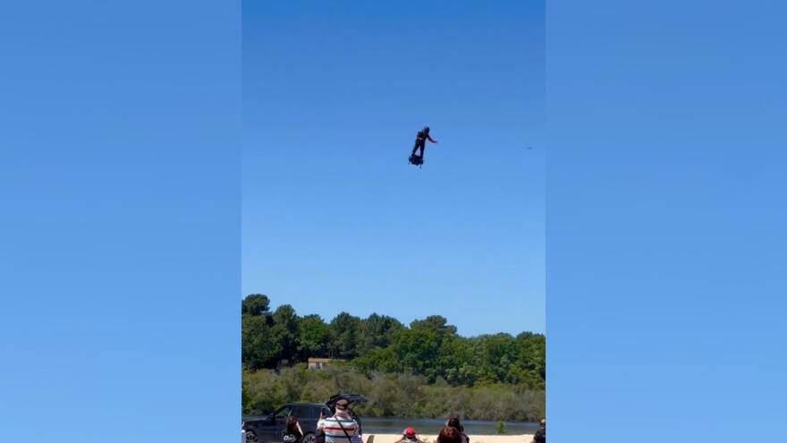 Frank Zapata se cayó cuando piloteaba su ‘flyboard’, invento que él creó