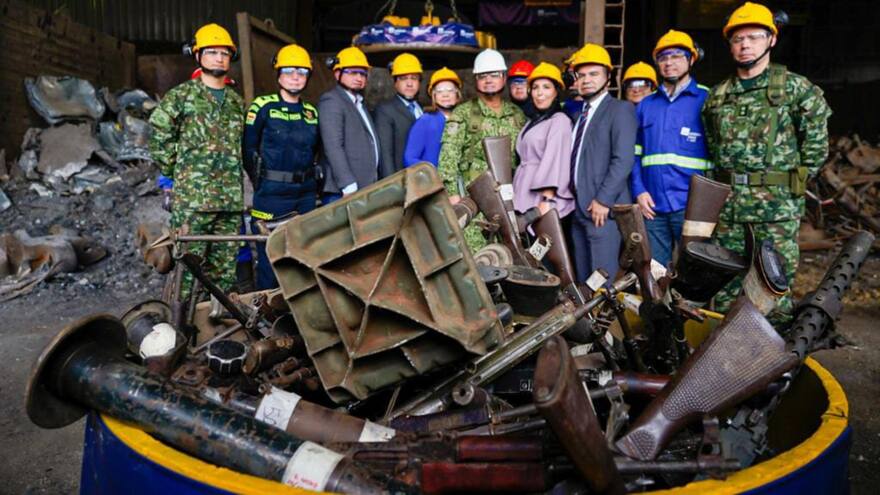 Las Fuerzas Militares transformarán armas incautadas en materiales de viviendas