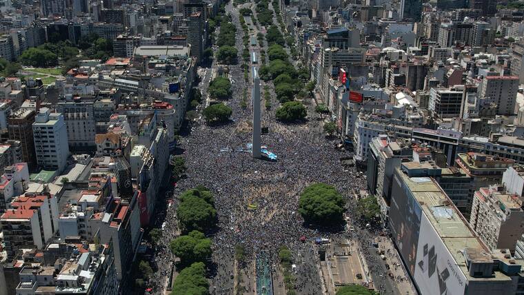 Hinchas de Argentina celebran victoria en Qatar 2022
