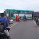 Cierre total en la vía Riohacha-Palomino por protesta de trabajadores del sector educativo rural
