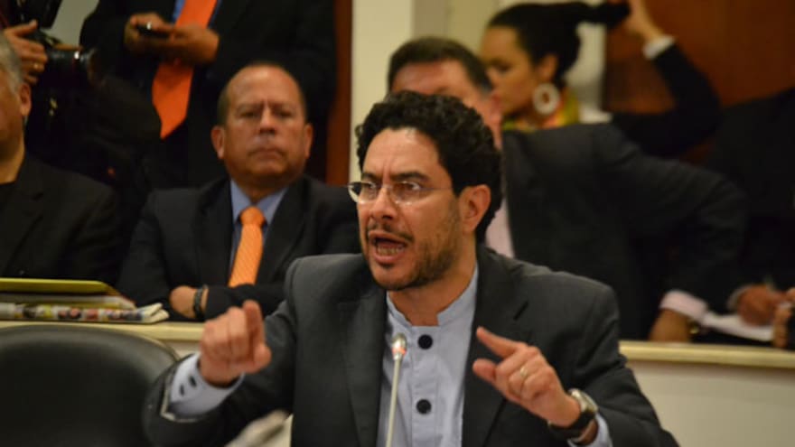 No va a haber zonas de despeje: Iván Cepeda