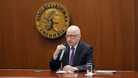 Gerente del Banco de la República pide al Gobierno Petro moderar el lenguaje tras llamar “genocida” a una codirectora de la junta