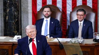 Trump dice que tráfico transfronterizo de fentanilo en EE. UU. cayó un 56 % en un año