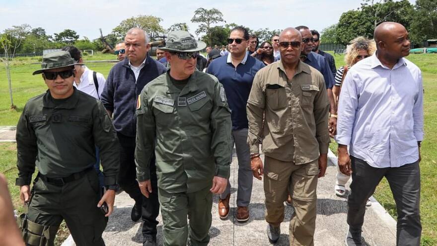 En Necoclí, alcalde de Nueva York visitó el comienzo de ruta por el Darién