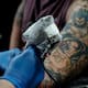 Investigan muerte de joven tras infección relacionada con tatuaje realizado en Expotatuaje