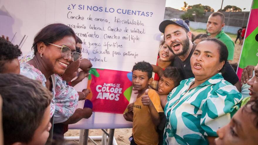 Anuncian obras de infraestructura en cancha de fútbol en Cantaclaro, Córdoba