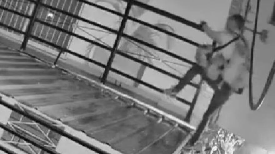 Video: Así robaron costosos equipos de comunicaciones del América de Cali