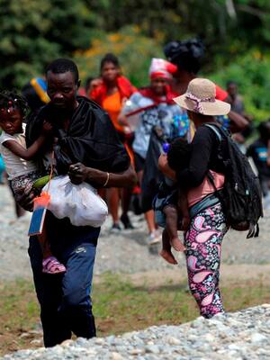 Migrantes africanos en la frontera con Panamá| columna de Néstor Rosania