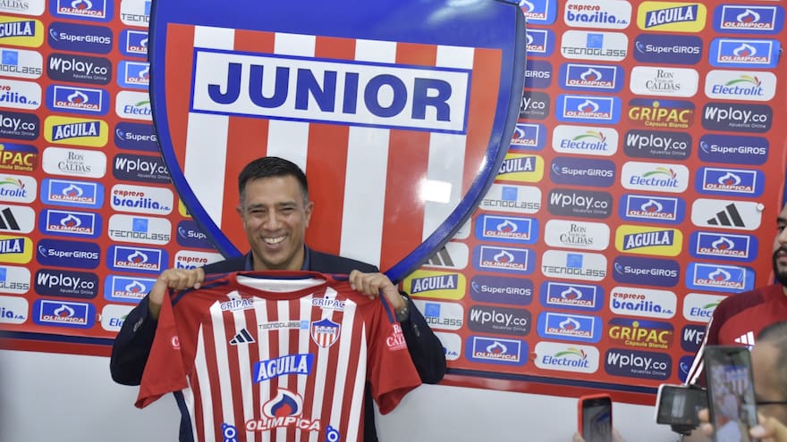 Junior presenta oficialmente a César Farías como su entrenador: “Siempre he tenido cercanía con el club y Barranquilla, me siento como en casa”