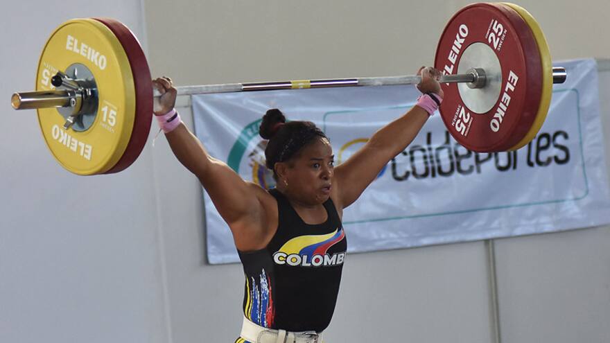 Mercedes Pérez le regala una plata a Santa Marta en pesas