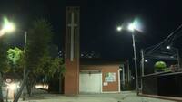 Con cuchillo en mano, unos jóvenes entraron a una iglesia en plena misa para intentar agredir a otro