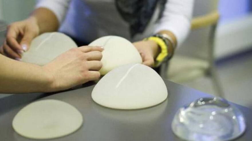 Tribunal francés confirma indemnizaciones por implantes mamarios defectuosos