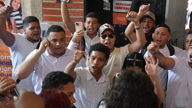 Tensión entre estudiantes de Uniatlántico en la sede norte en el marco de la reunión con la comisión del Ministerio de Educación