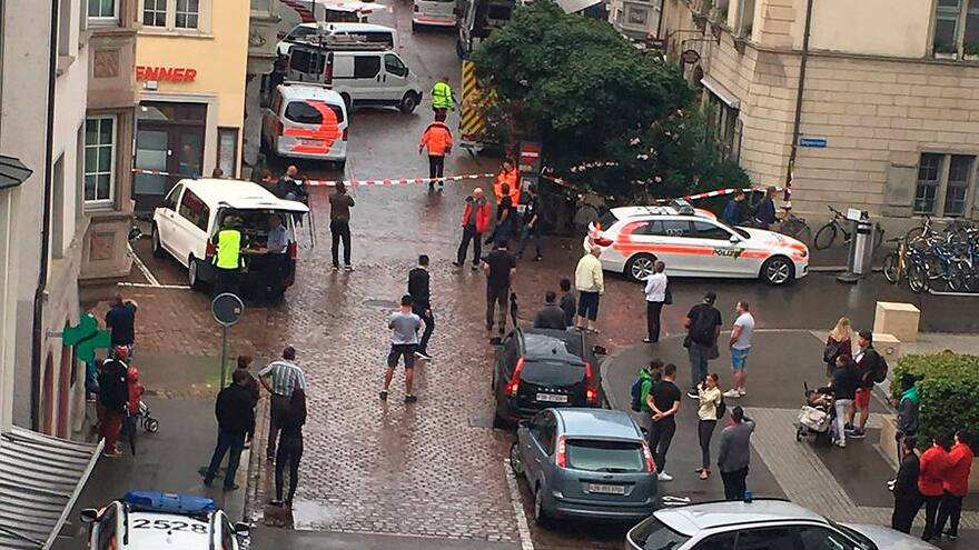 Un hombre con una motosierra hiere a cinco personas en Suiza