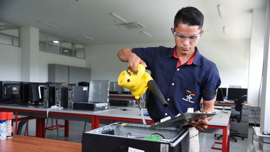 30 mil trabajadores empíricos podrán certificar su experiencia con el SENA