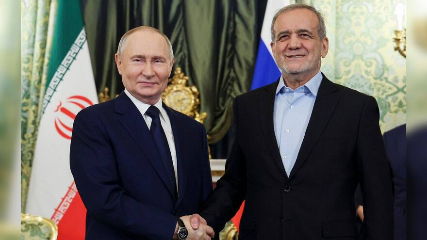 Putin y Pezeshkian se reúnen por primera vez tras ataques israelíes y críticas a Rusia