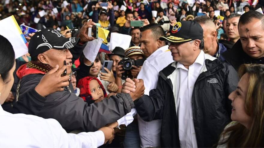 Petro propone que las comunidades generen su propia energía eléctrica