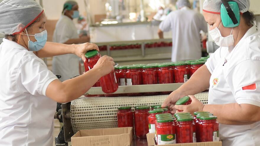 Conseguir trabajo, una odisea para las mujeres en el país