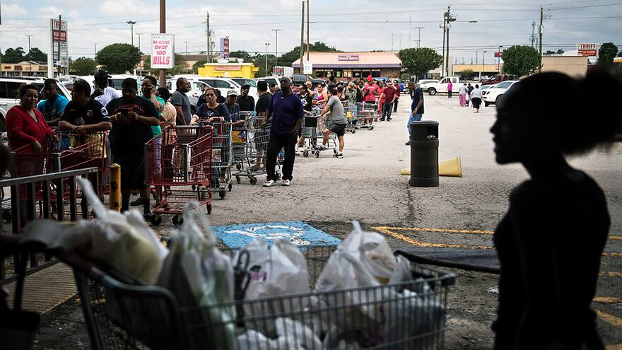 Harvey amenaza con sembrar caos en Luisiana tras devastar Texas