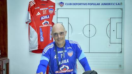 “Si yo tuviera mucho dinero, pagaría por dirigir a Junior”: Alfredo Arias