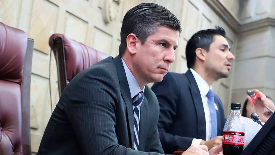 Uribista Ricardo Ferro renunció tras recusación en caso Santos