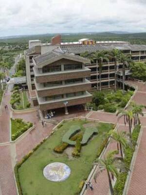 65 años formando abogados