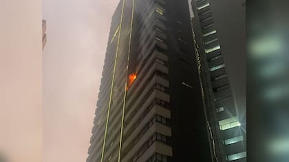 Incendio en edificio de más de 20 pisos en Medellín
