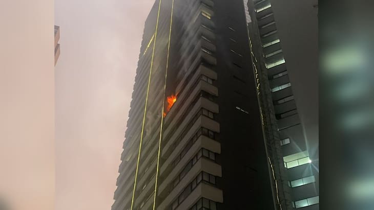 Incendio en edificio de más de 20 pisos en Medellín