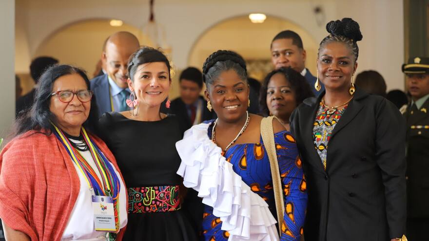 Francia Márquez representa a sus ancestros con su vestido para la posesión