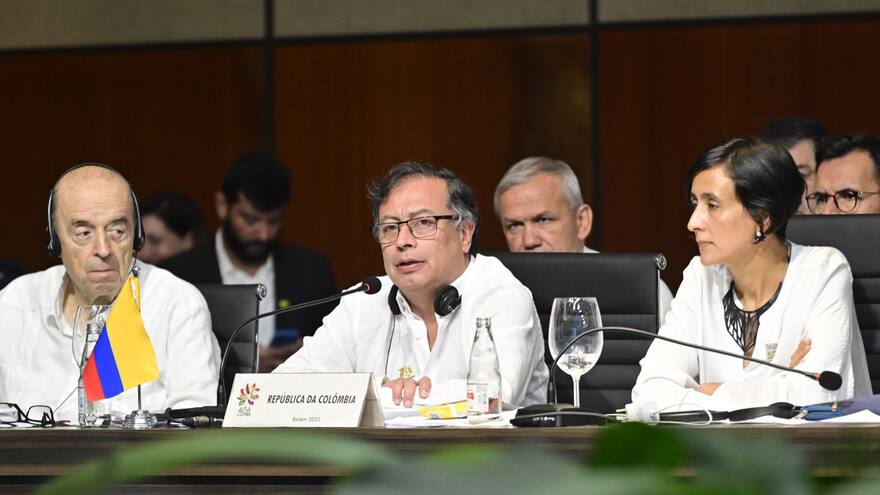 Cuestionan a Petro por 'desaparecer' en viajes al exterior