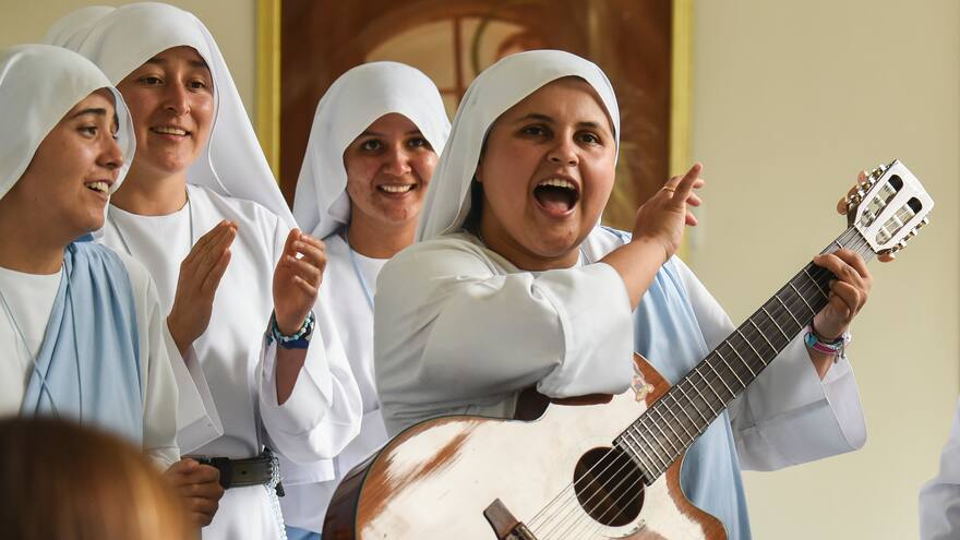 De los Ángeles, la monja rapera que le cantará al papa en Colombia