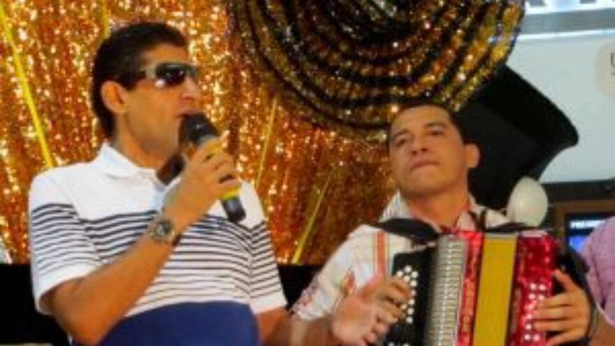 Hijo de Jorge Oñate fue retenido por golpear y morder a un agente de Tránsito