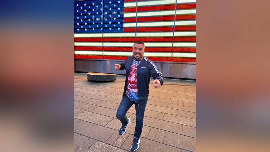 Edwin Gómez ‘el Fantasma’ canta merengue con La Sopita