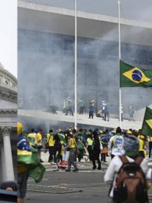 Golpismo | Columna de Katherine Diartt Pombo