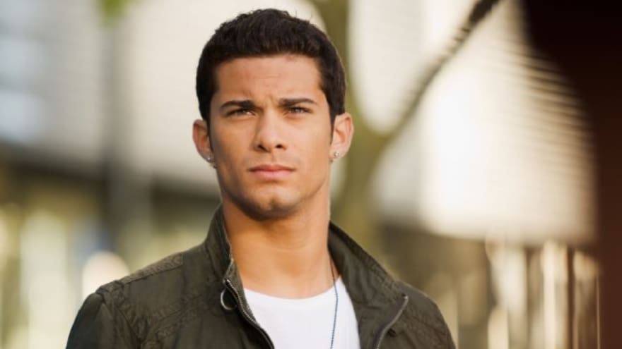 Actor de Power Rangers tiene orden de captura tras agredir a un adulto mayor