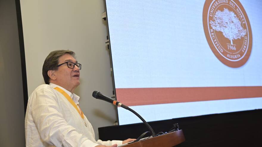 Jaime Abello Banfi recibe la Medalla Roble Amarillo por sus aportes a la cultura y el periodismo del Caribe