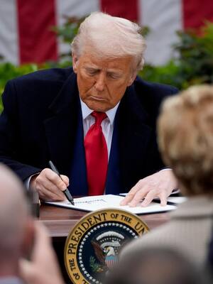 Trump, feroz ataque al libre comercio