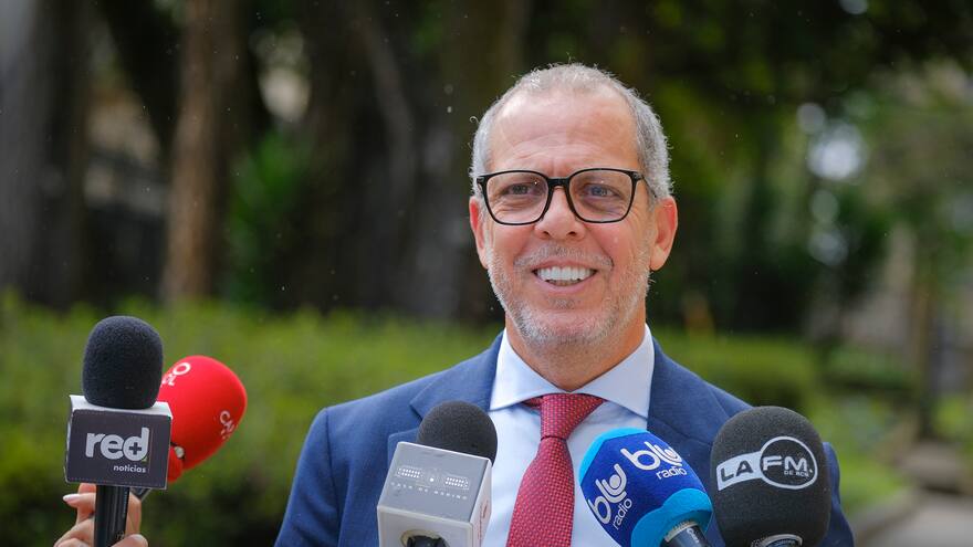 Alfredo Saade anuncia su candidatura presidencial tras suspensión de la Procuraduría