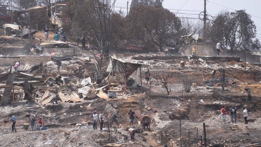 Cifra de fallecidos por incendios en Valparaíso aumenta a 122