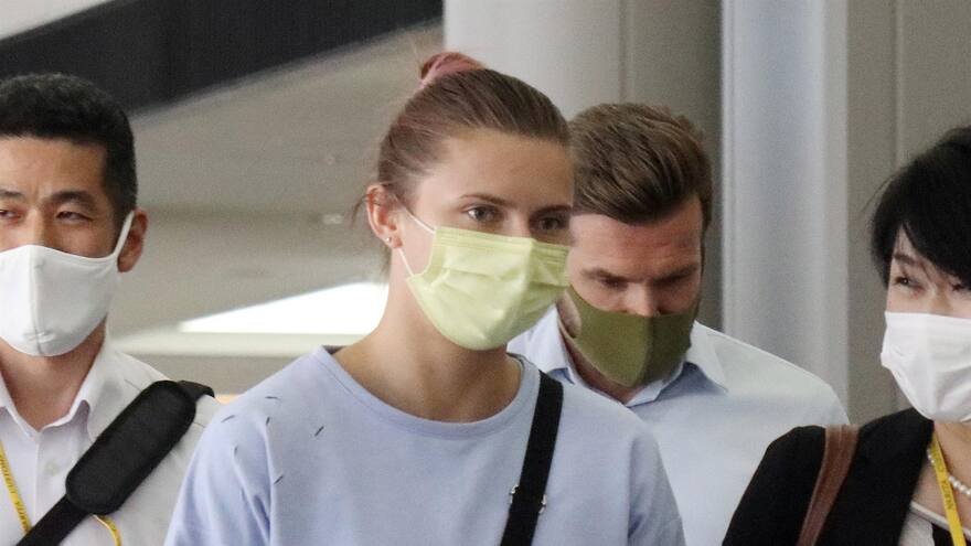 Exilio bielorruso en Polonia espera a la atleta y su esposo este miércoles