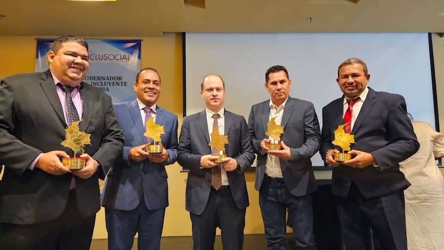 Gobernador de Sucre fue premiado como el más solidario e incluyente del país