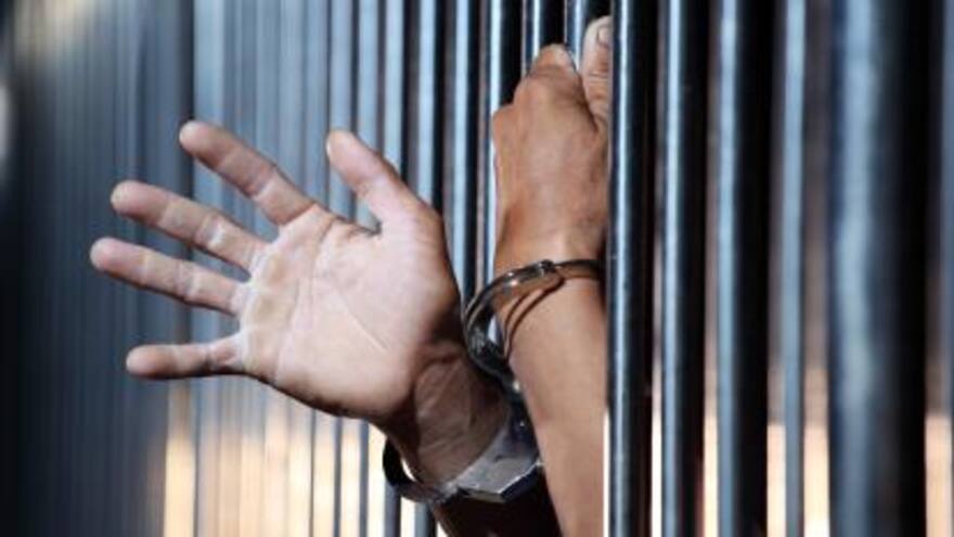 Envían a la cárcel a participante de reality en España por abusar sexualmente de una compañera en el programa de televisión