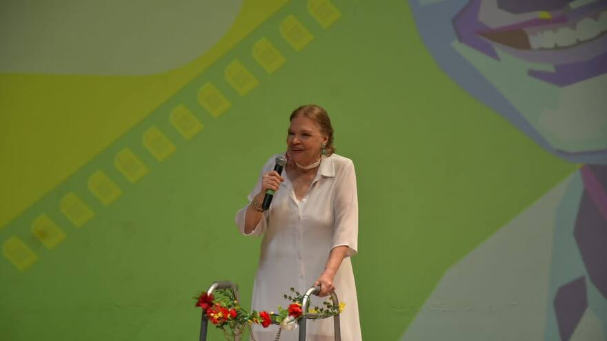 Mamá de Ernesto McCausland lo recordó cantando vallenato