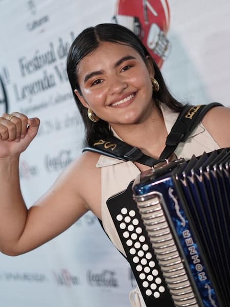A Santa Marta se va la corona de acordeonera mayor