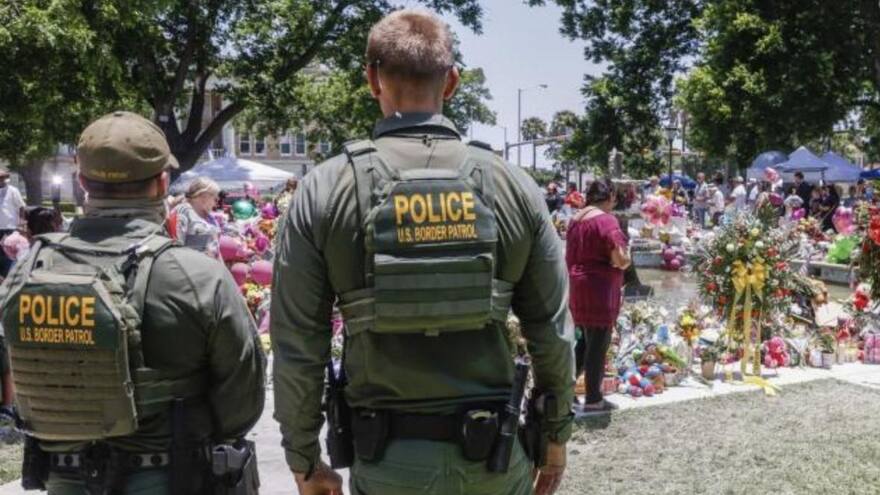 Uvalde: despiden a jefe de Policía por respuesta tardía en tiroteo en escuela Robb