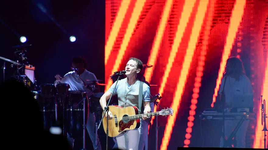 Fonseca celebra 20 años de su carrera con un nuevo álbum